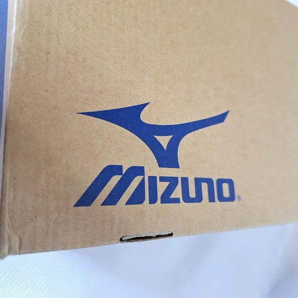 NWB Mizuno brand " The Kizuna" Track and Field running shoes womens size 10. - Picture 10 of 11